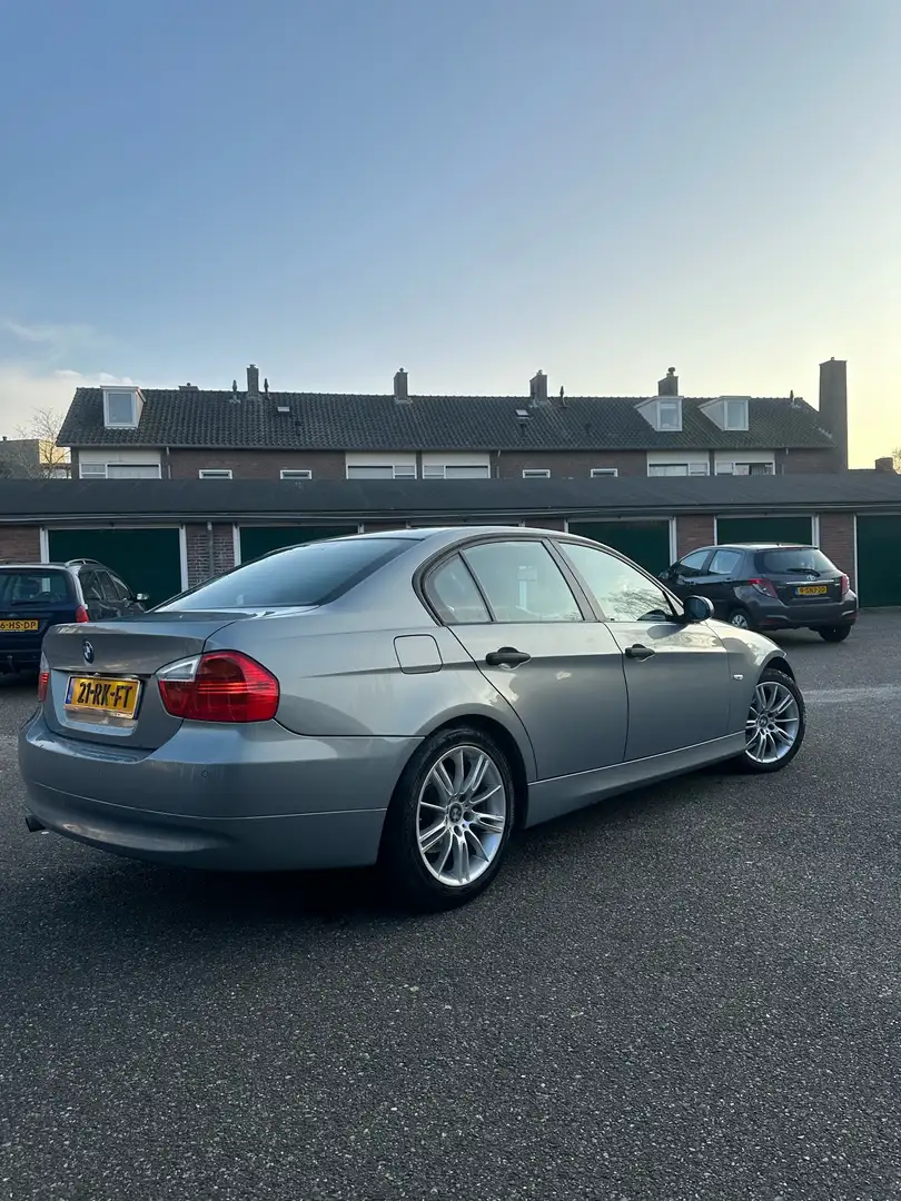 BMW 320 E90 320i Dynamic Exec. Grijs - 2