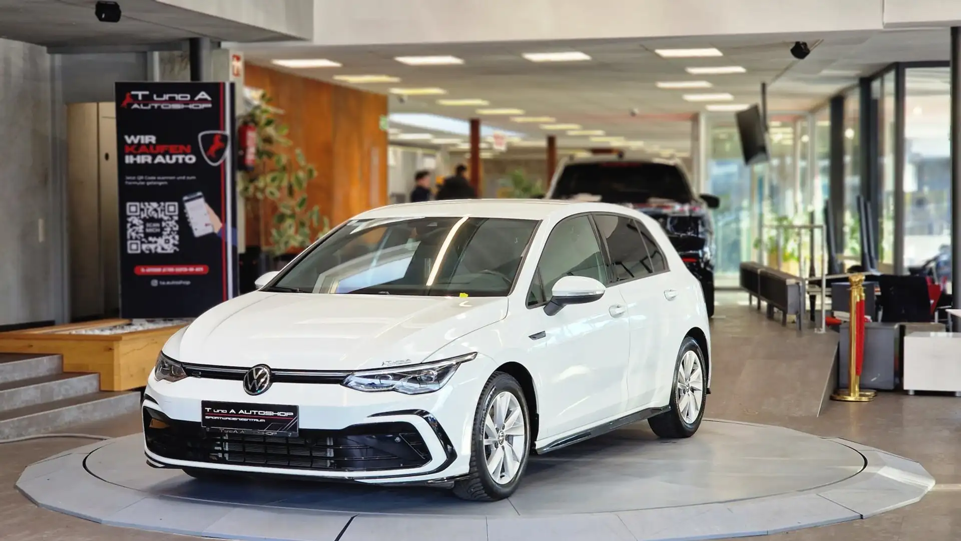 Volkswagen Golf Golf 8 1.5 eTSI R-Line 1-Hand Aut. *Head-up*Kamera Weiß - 1