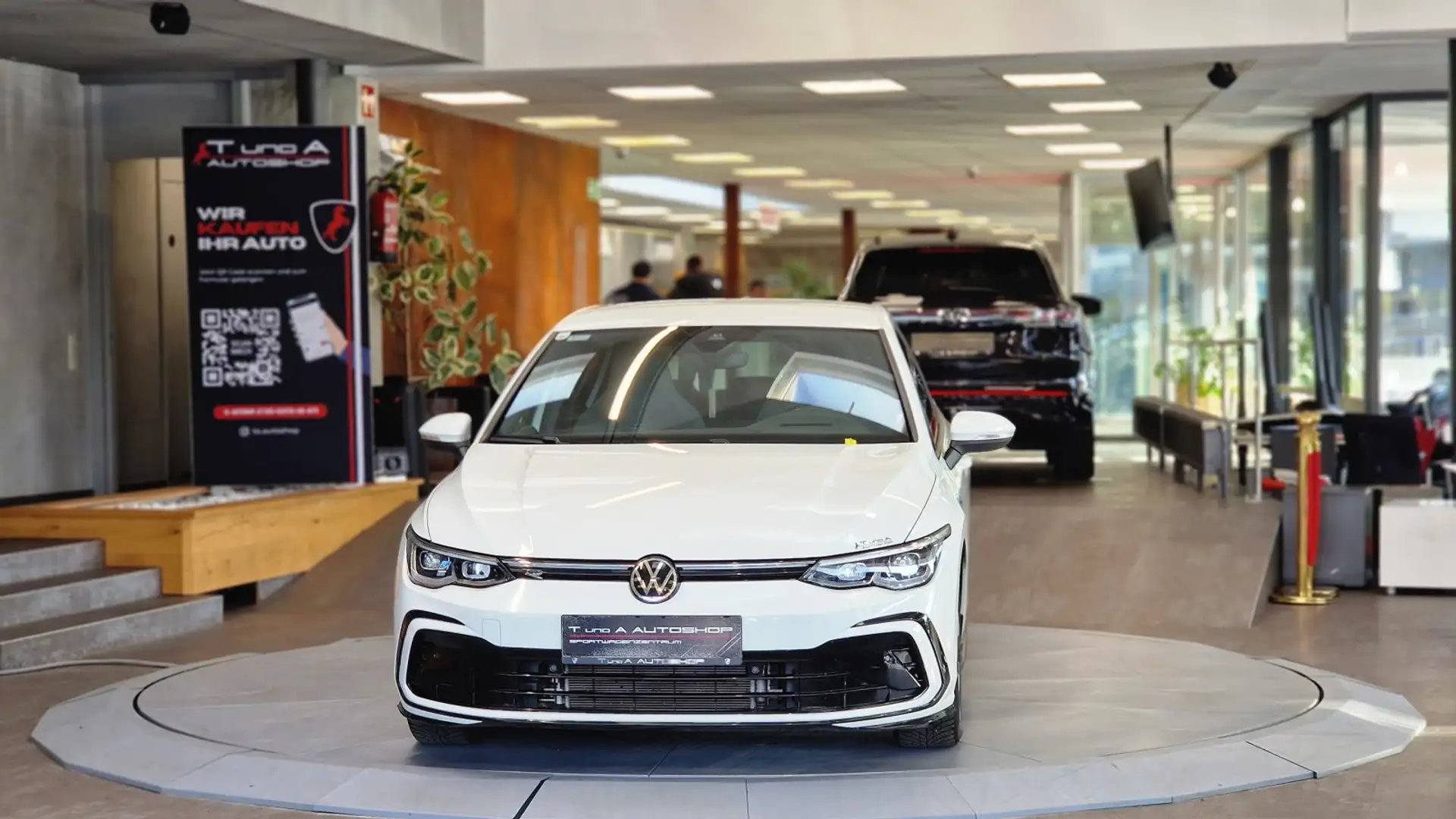 Volkswagen Golf Golf 8 1.5 eTSI R-Line 1-Hand Aut. *Head-up*Kamera Weiß - 2