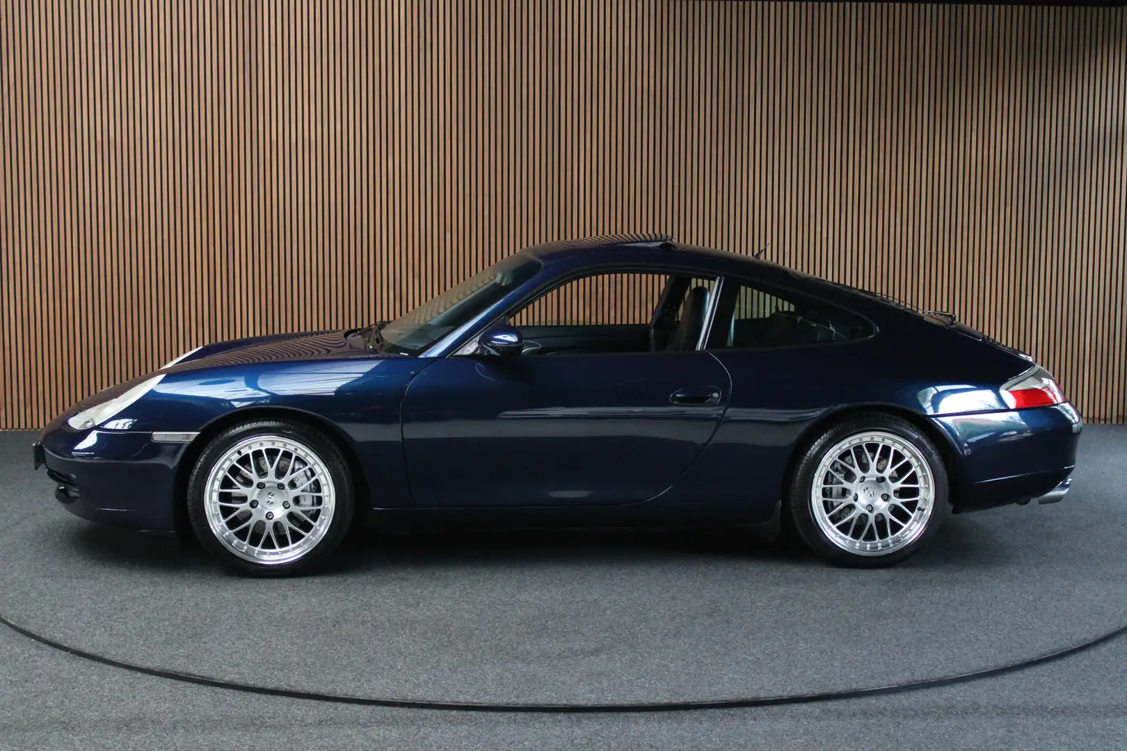 Porsche 996 3.4 Coupé Carrera 4 Leer Navi Schuif-kanteldak LM Blauw - 2