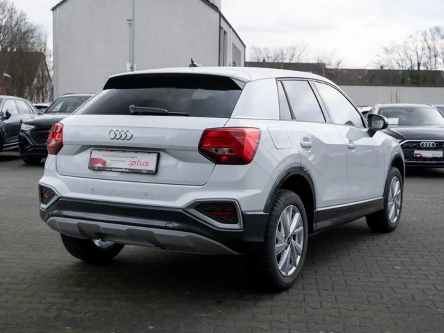 Audi Q2 30 TDI Advanced Navi+ ACC e-Heckkl. Sports. AHK... Weiß - 2