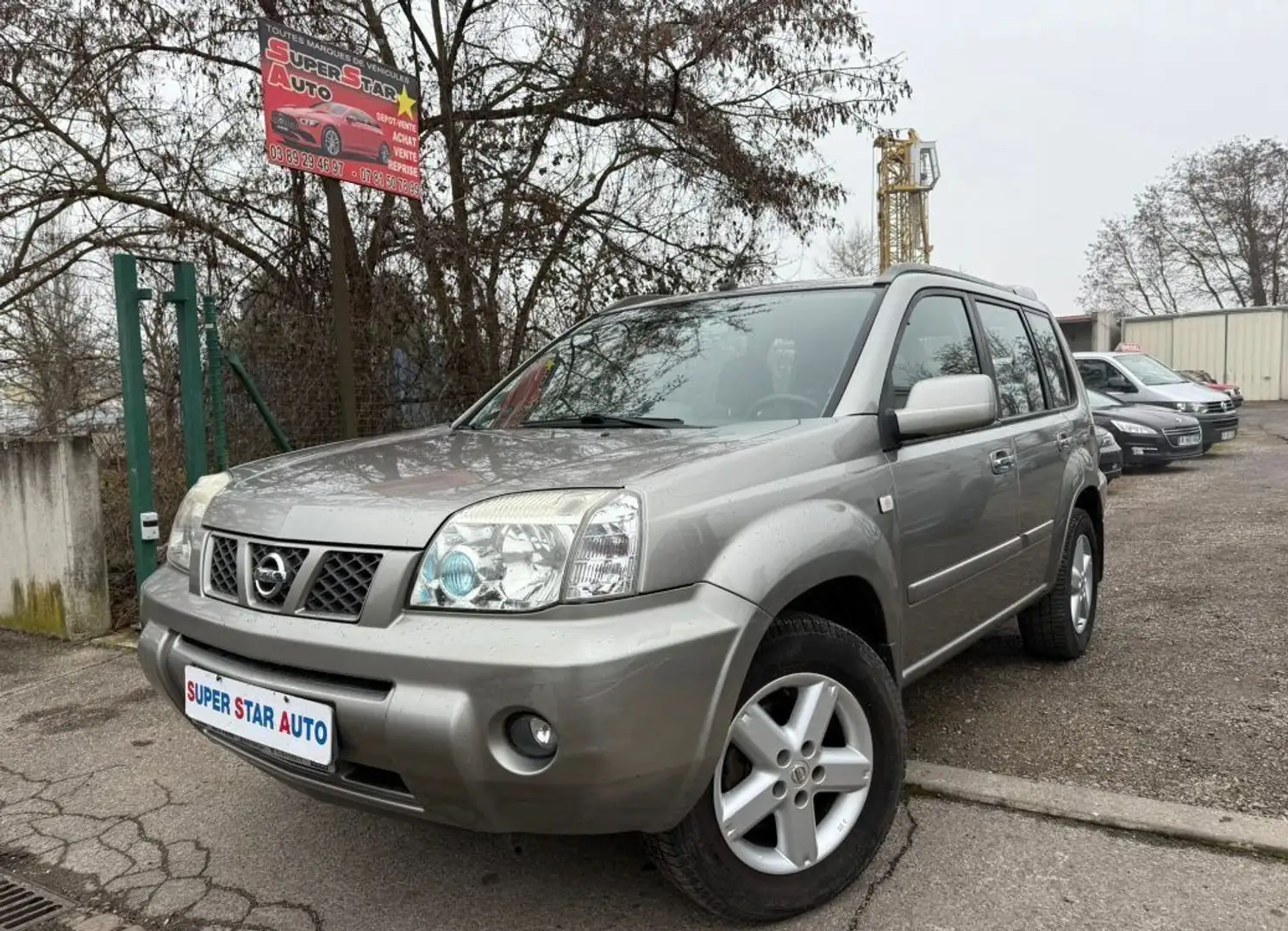 Nissan X-Trail 2.2l DCI SPORT 4X2 136CH Grau - 2
