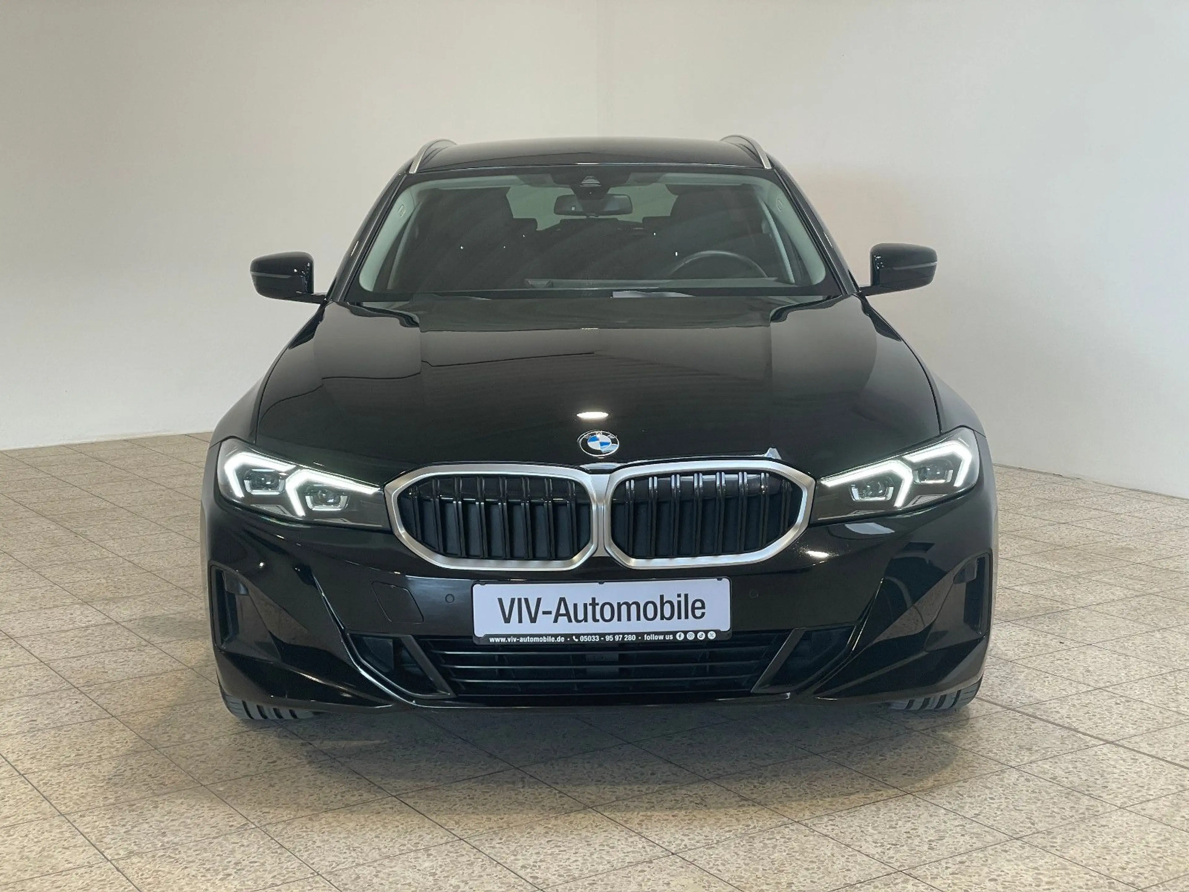 BMW 320 d Tour SportSit*Standheiz*FACELIFT*H&K*R-CA M — photo 2