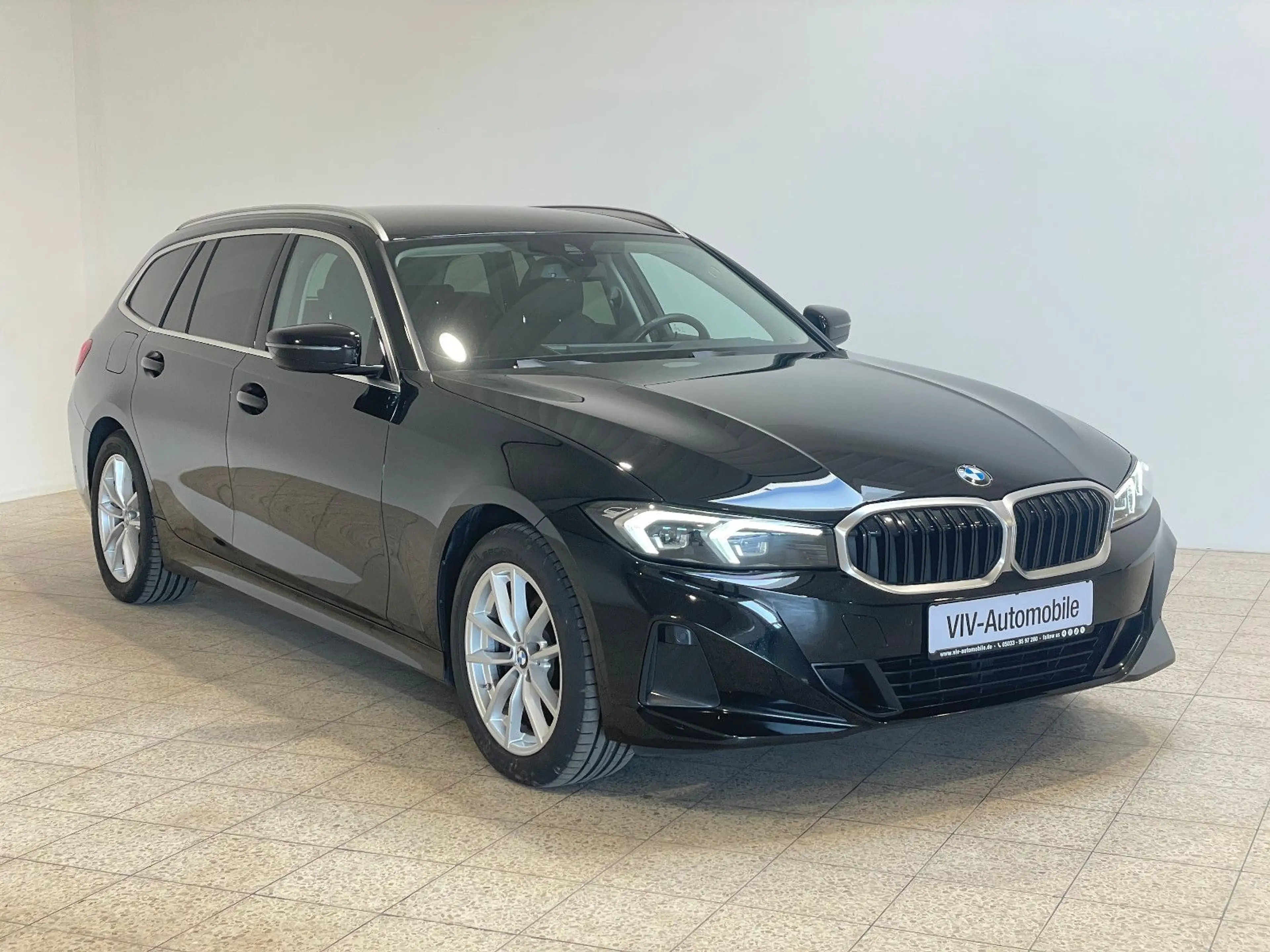 BMW 320 d Tour SportSit*Standheiz*FACELIFT*H&K*R-CA M — photo 3