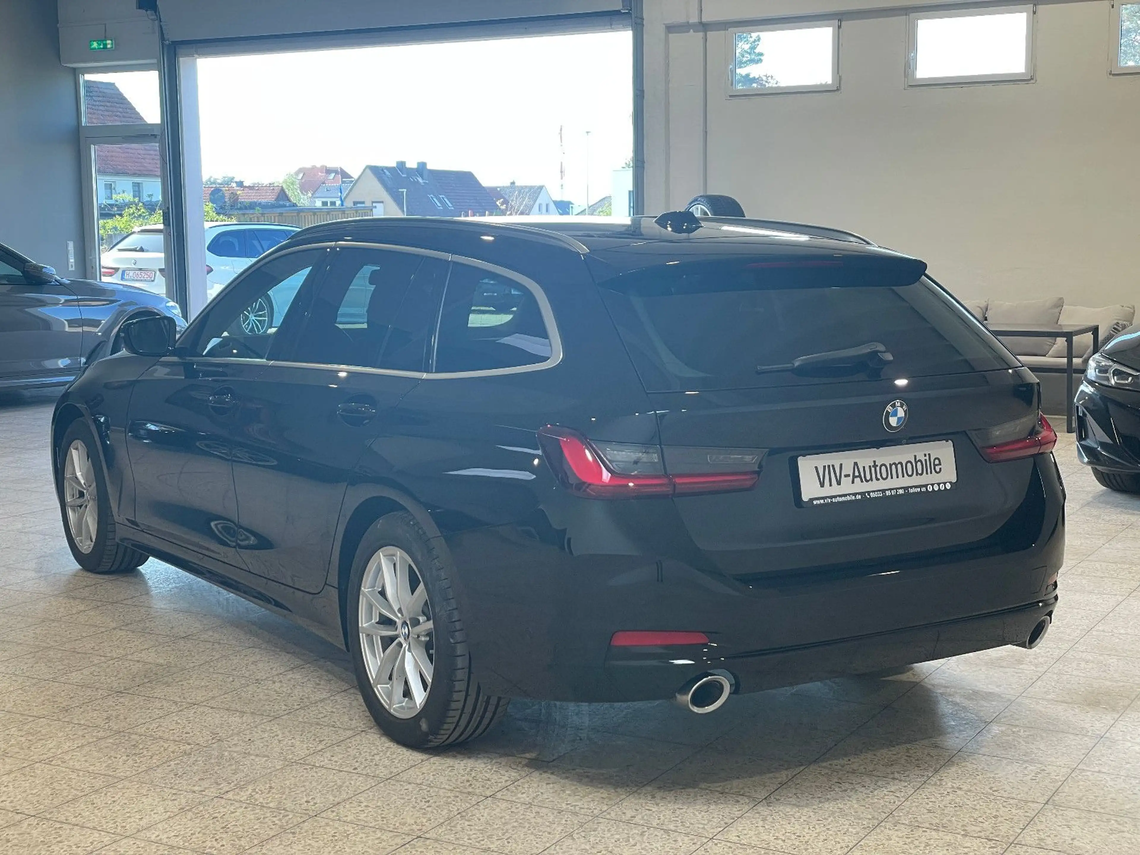 BMW 320 d Tour SportSit*Standheiz*FACELIFT*H&K*R-CA M — photo 6