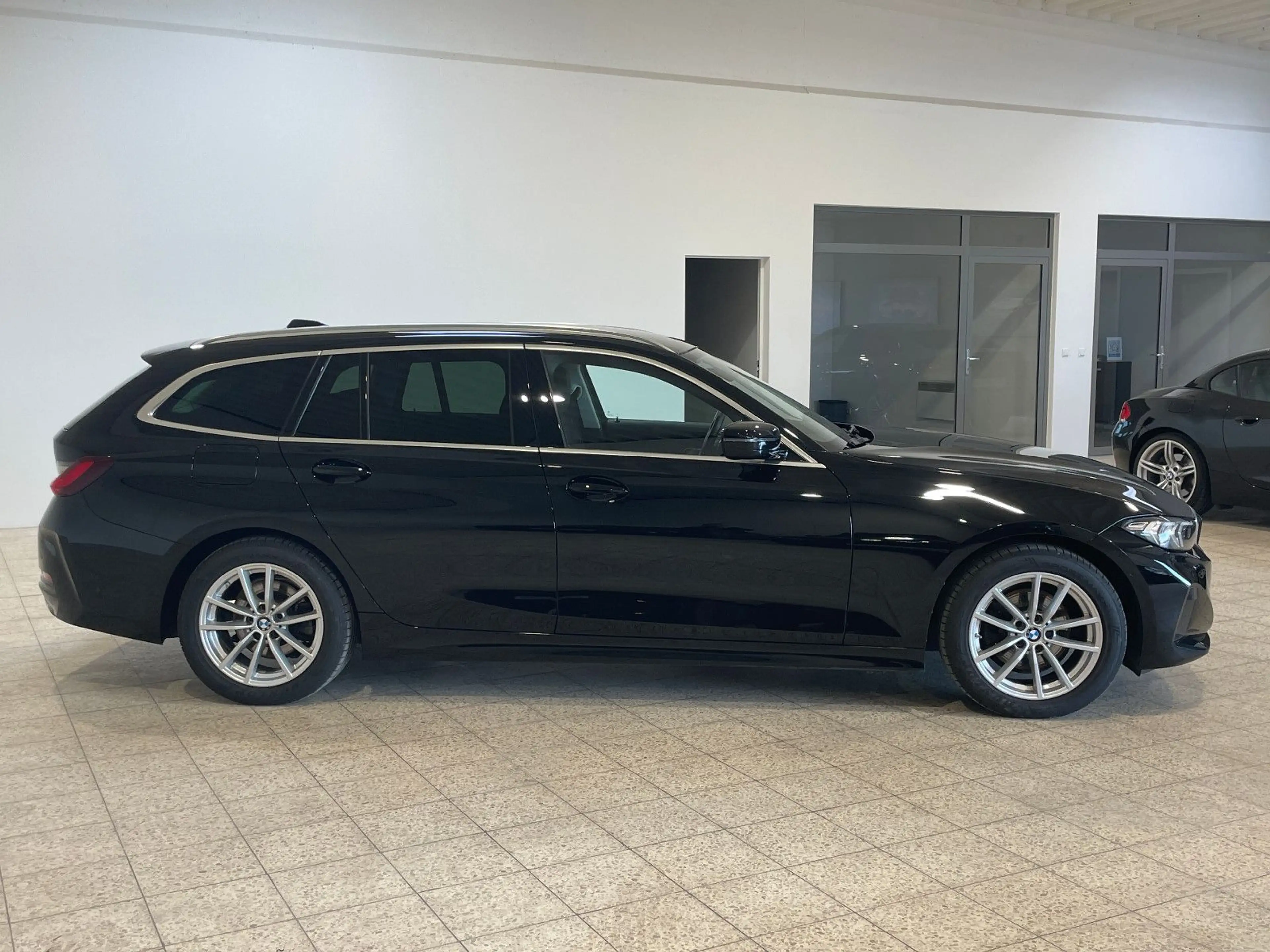 BMW 320 d Tour SportSit*Standheiz*FACELIFT*H&K*R-CA M — photo 8