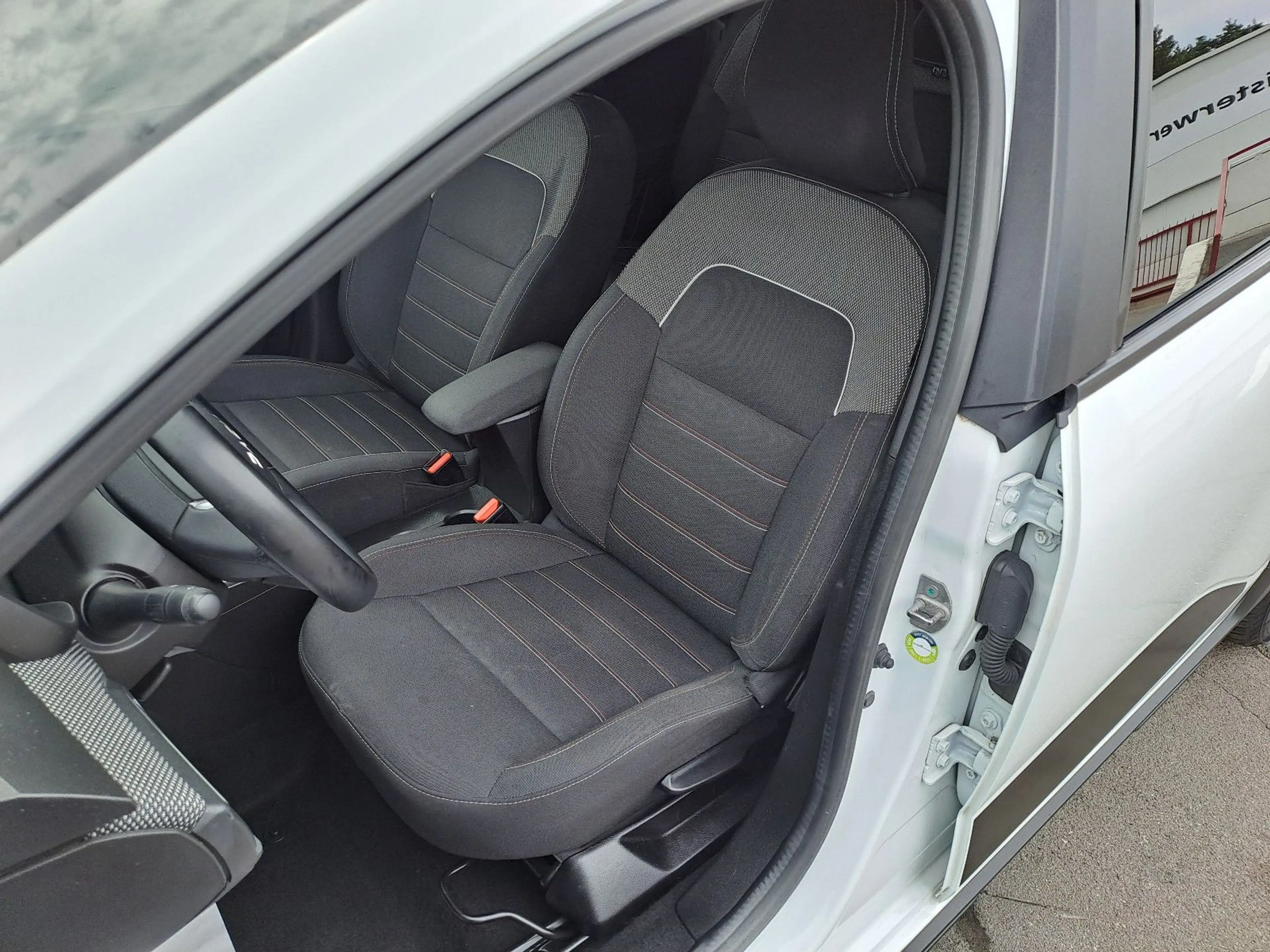 Dacia Jogger Extreme+ *Navi*Kam*PDCs*DAB*SHZ*Carplay.. — photo 7