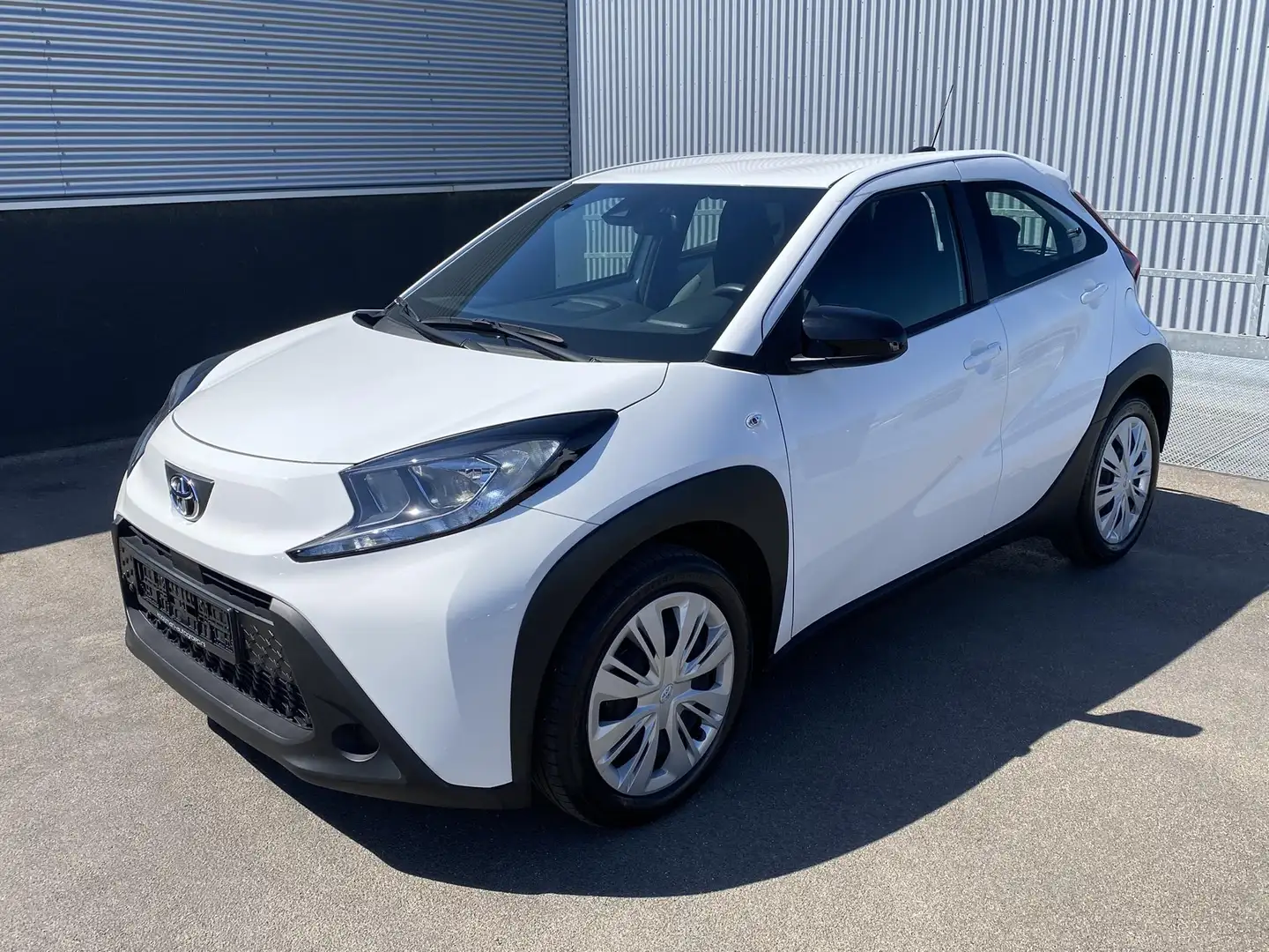 Toyota Aygo X 1.0 VVT-i S-CVT Play Automaat, AppleCarPlay/Androi Wit - 2