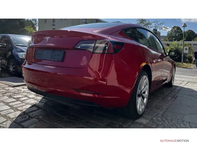 Tesla Model 3 view 7