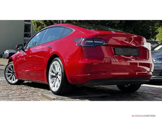 Tesla Model 3 view 6