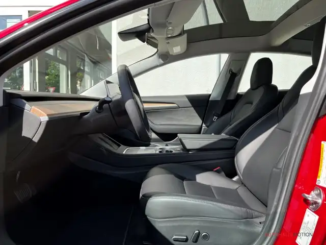 Tesla Model 3 view 10