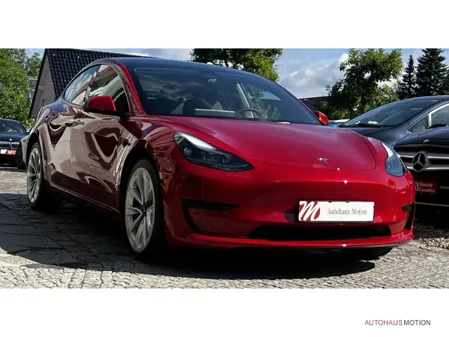 Tesla Model 3 view 5