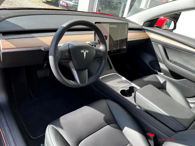 Tesla Model 3 view 9