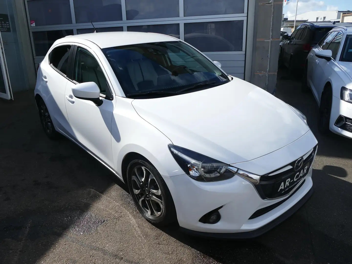 Mazda 2 1.5 2 SKYACTIV White Edition Leder Klimaautomatik Weiß - 2