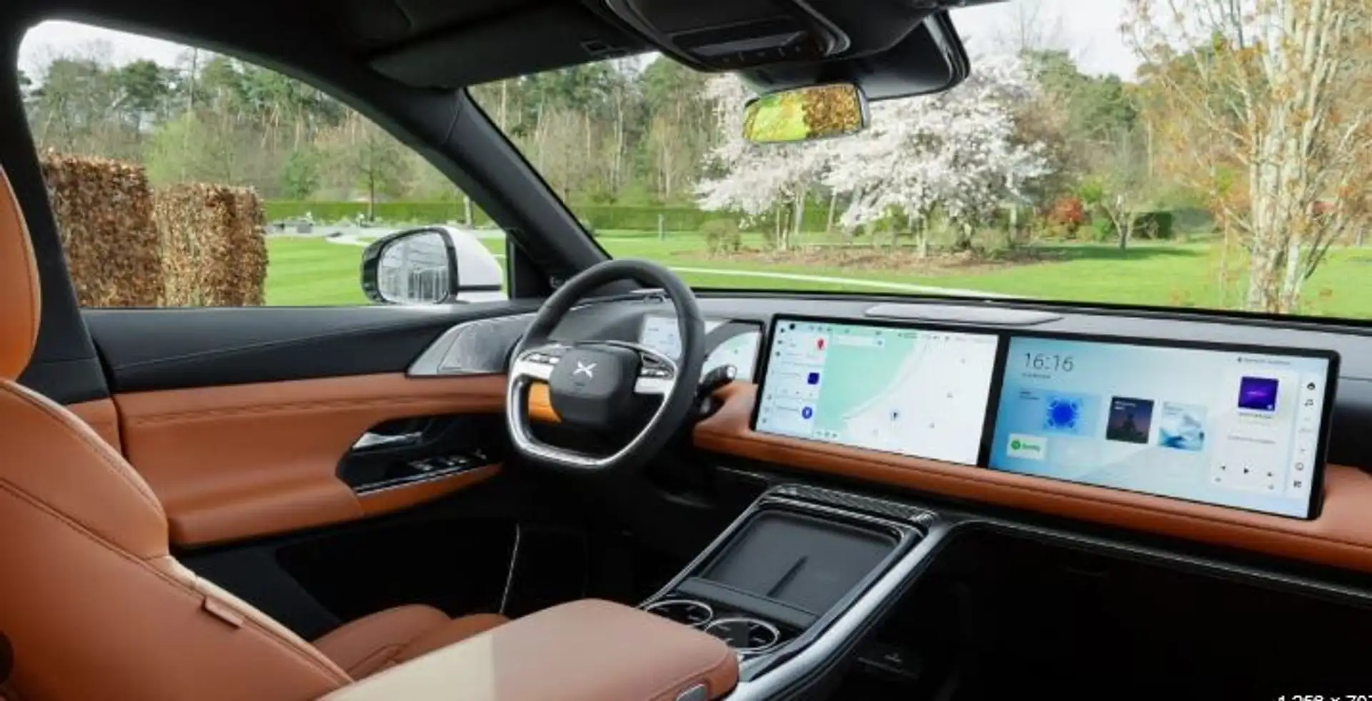 Xpeng G9 Long Range RWD Weiß - 2