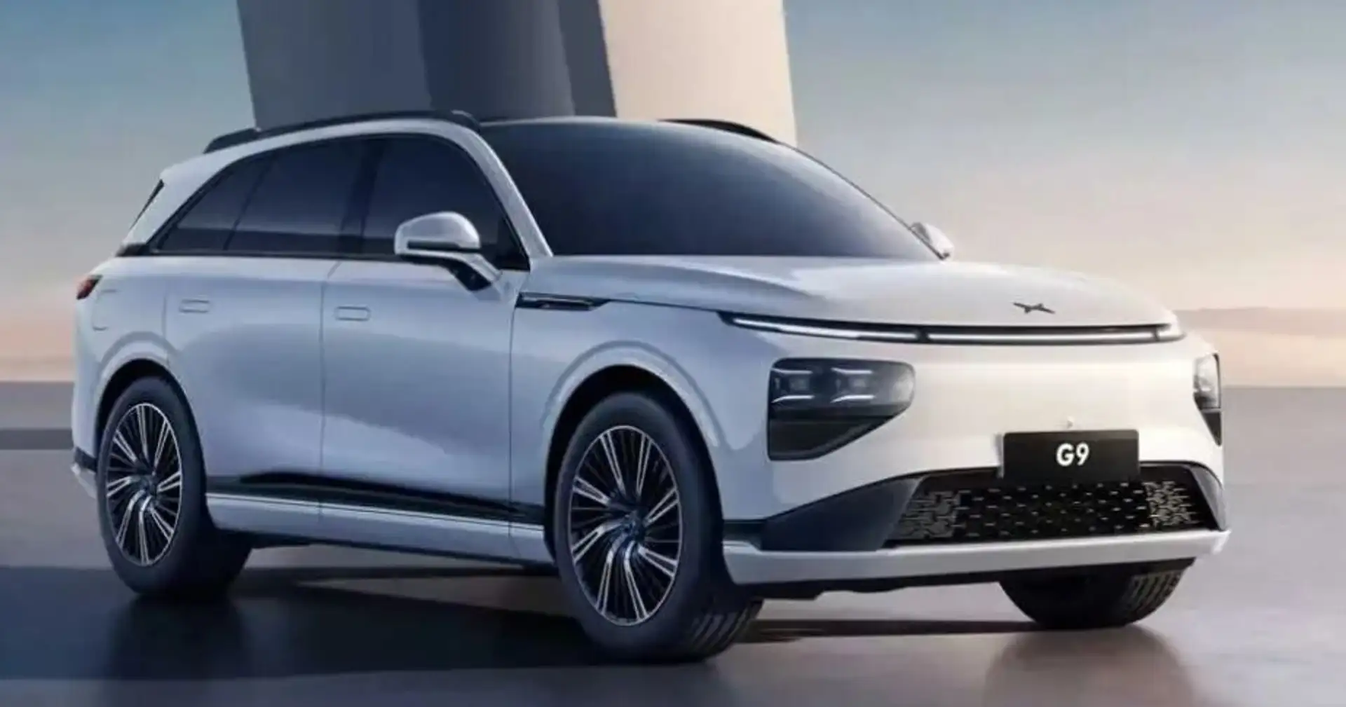 Xpeng G9 Long Range RWD Weiß - 1