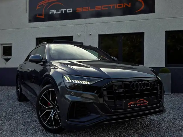 Audi Q8 view 2