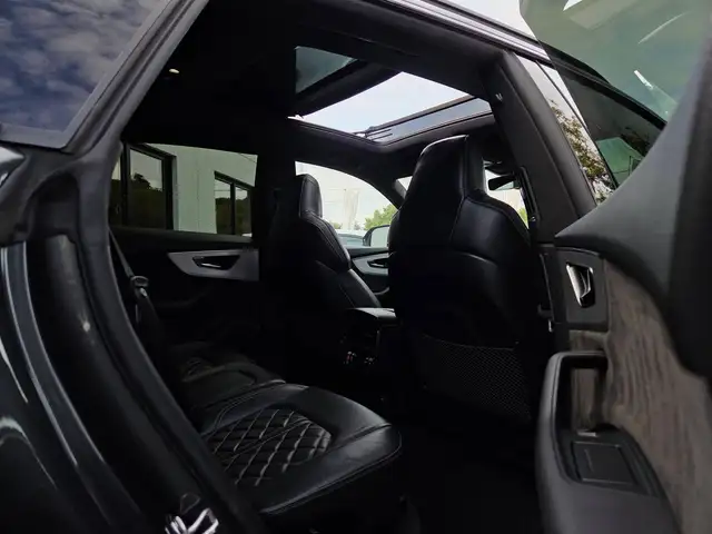 Audi Q8 view 11