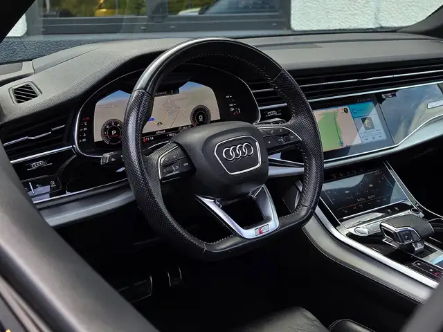 Audi Q8 view 12