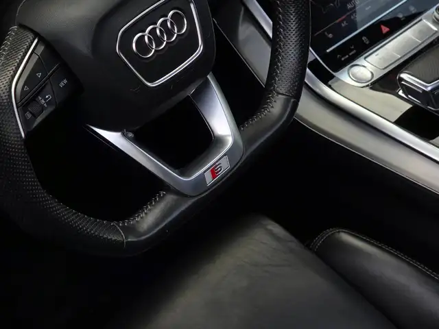 Audi Q8 view 14