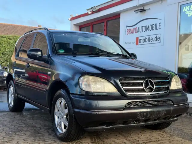 Mercedes-Benz ML 320 Aut. LEDER/SCHIEBEDACH/KLIMA/SHZ/AHK/BT