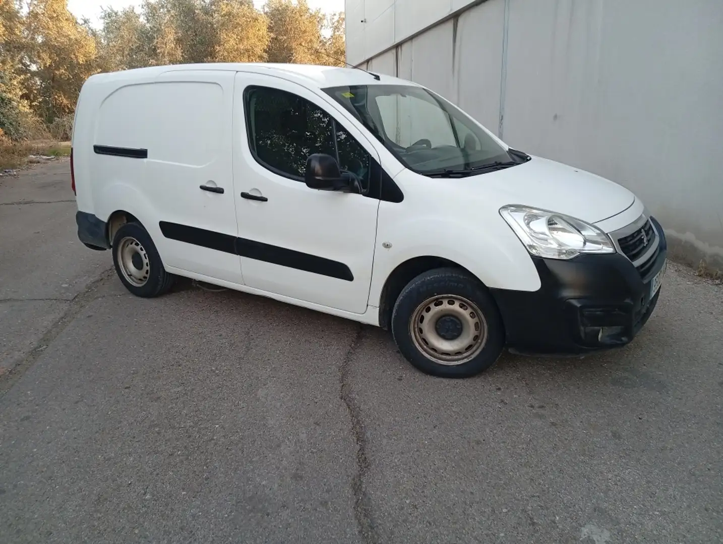 Peugeot Partner Furgón 1.6HDI Confort L2 90 Blanco - 1