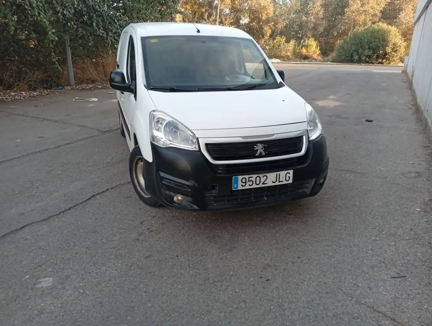 Peugeot Partner Furgón 1.6HDI Confort L2 90 Blanco - 2