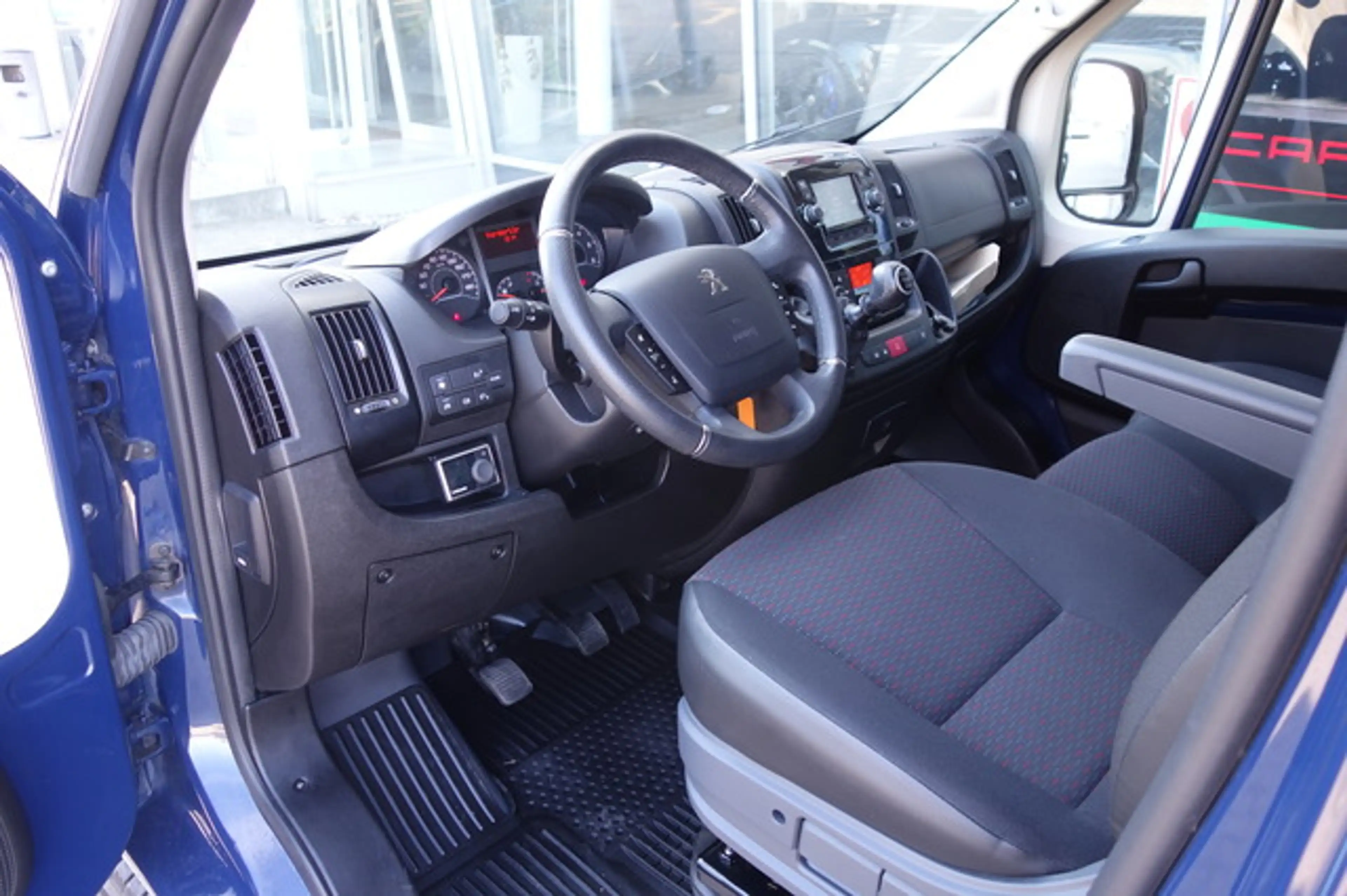 Peugeot Boxer 2,2 HDI L2H2 Kombi STDHZG/KLIMATR/KAM — photo 4