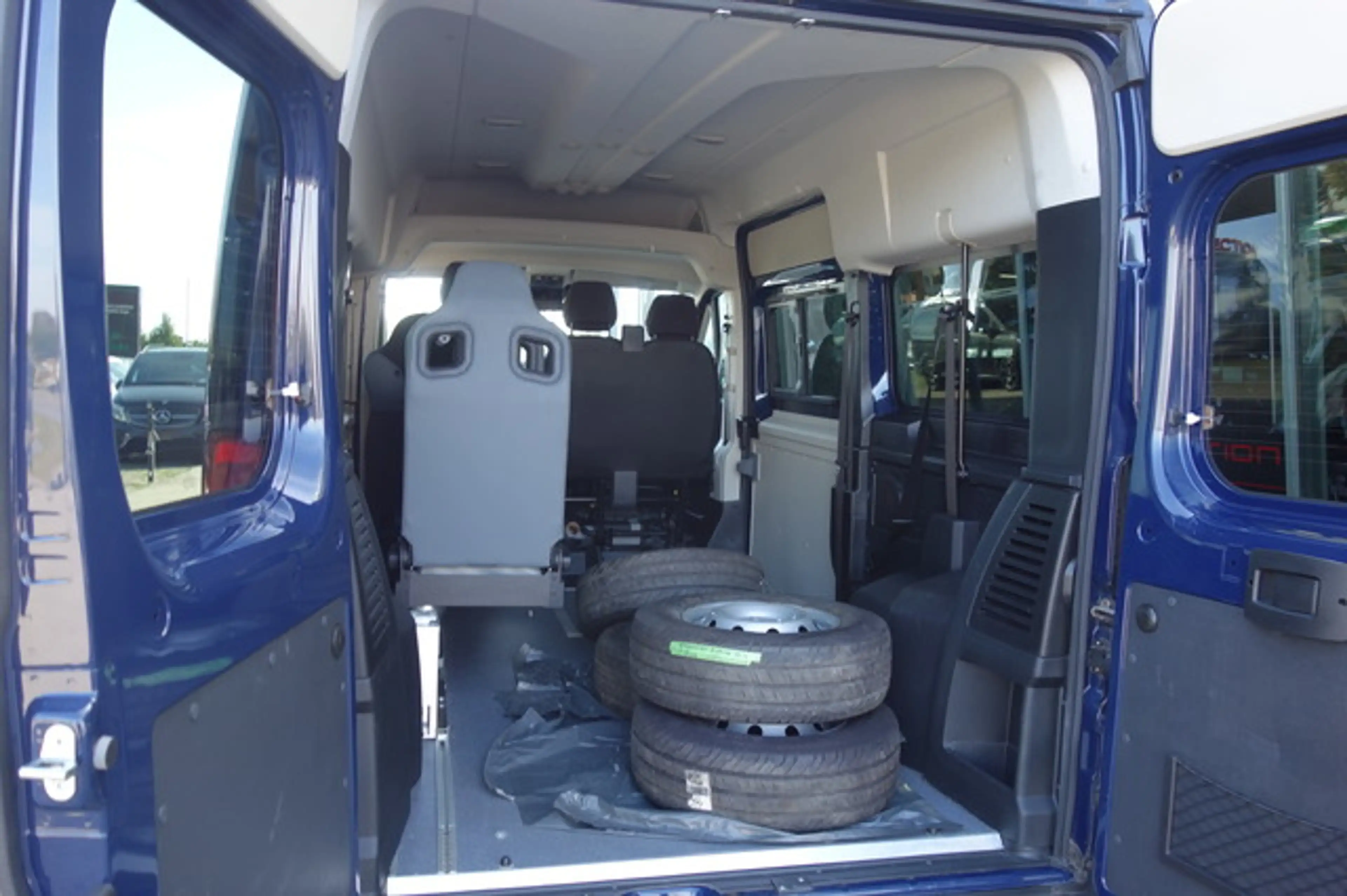 Peugeot Boxer 2,2 HDI L2H2 Kombi STDHZG/KLIMATR/KAM — photo 7