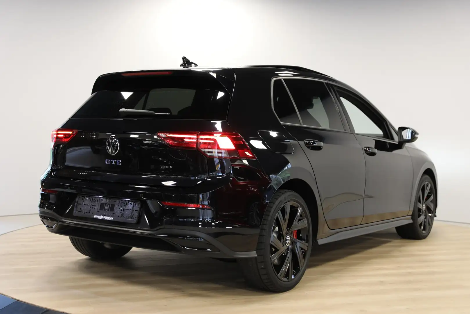 Volkswagen Golf GTE 1.4 eHybrid | Schuif- kanteldak | Sportstoelen | c Noir - 2