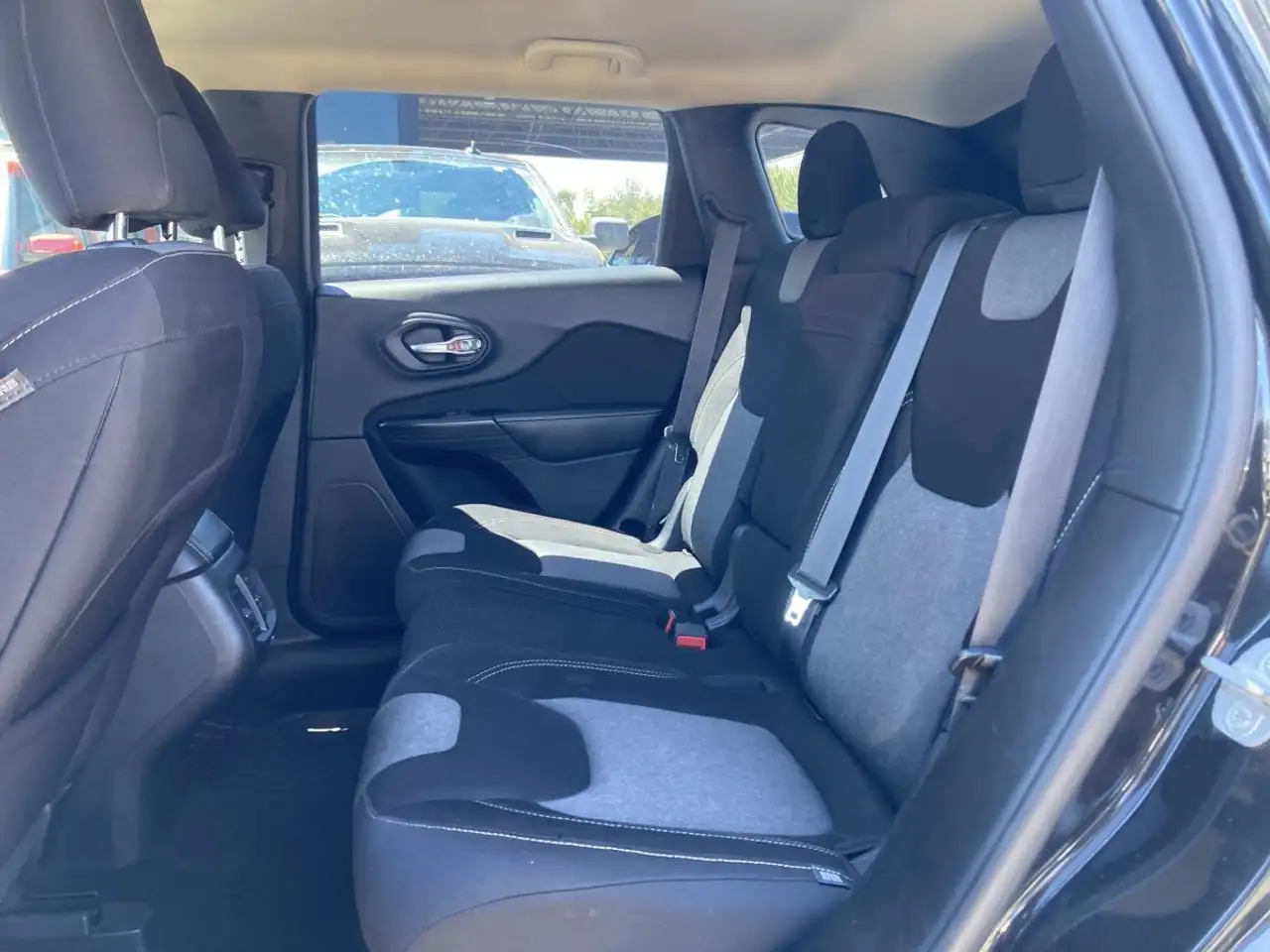 Jeep Cherokee снимка Jeep Cherokee