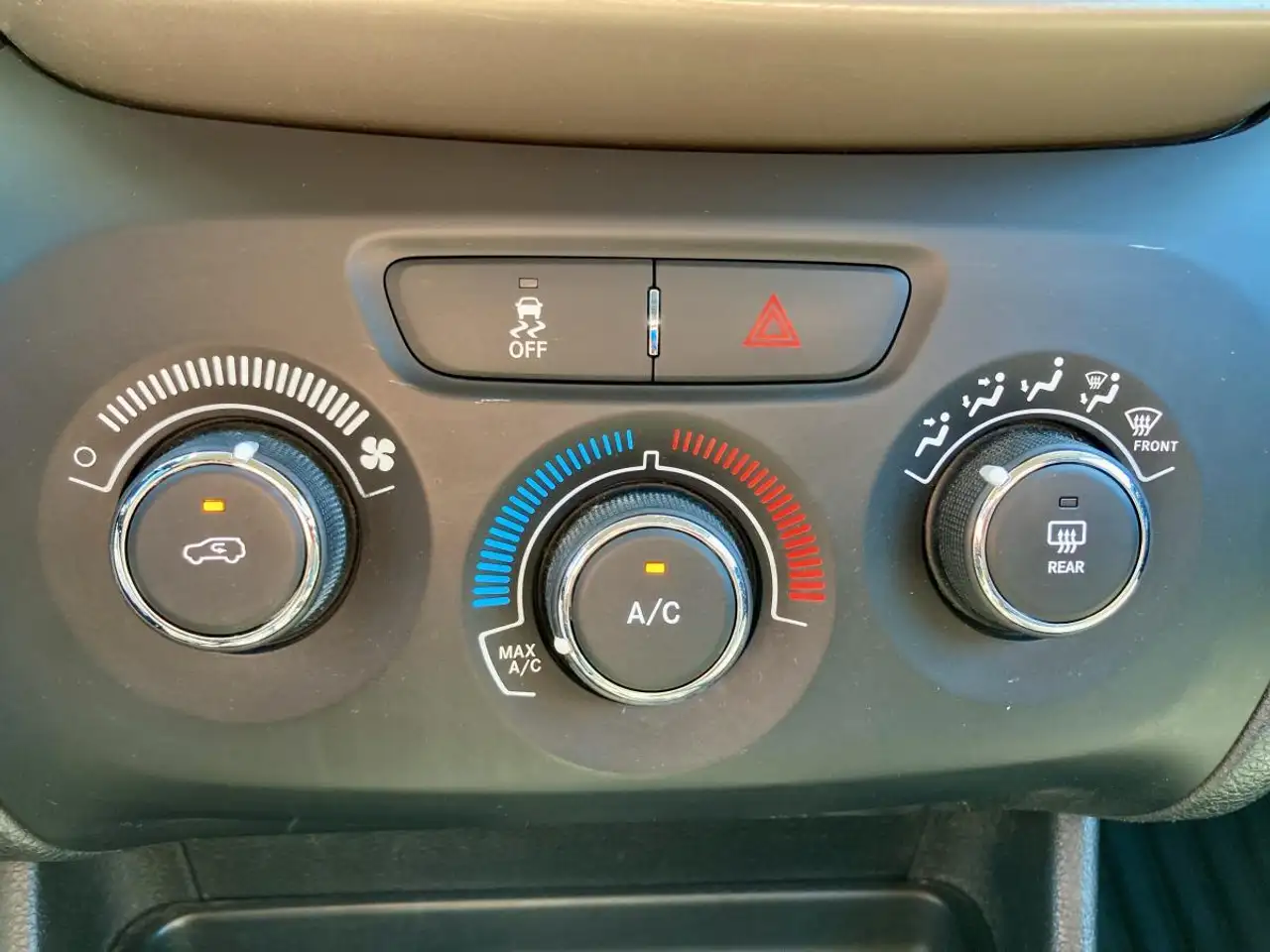 Jeep Cherokee снимка Jeep Cherokee