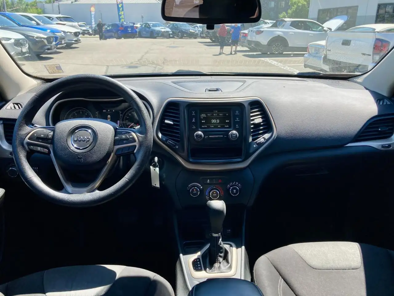 Jeep Cherokee снимка Jeep Cherokee