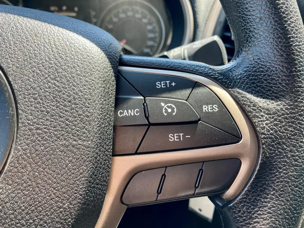 Jeep Cherokee снимка Jeep Cherokee