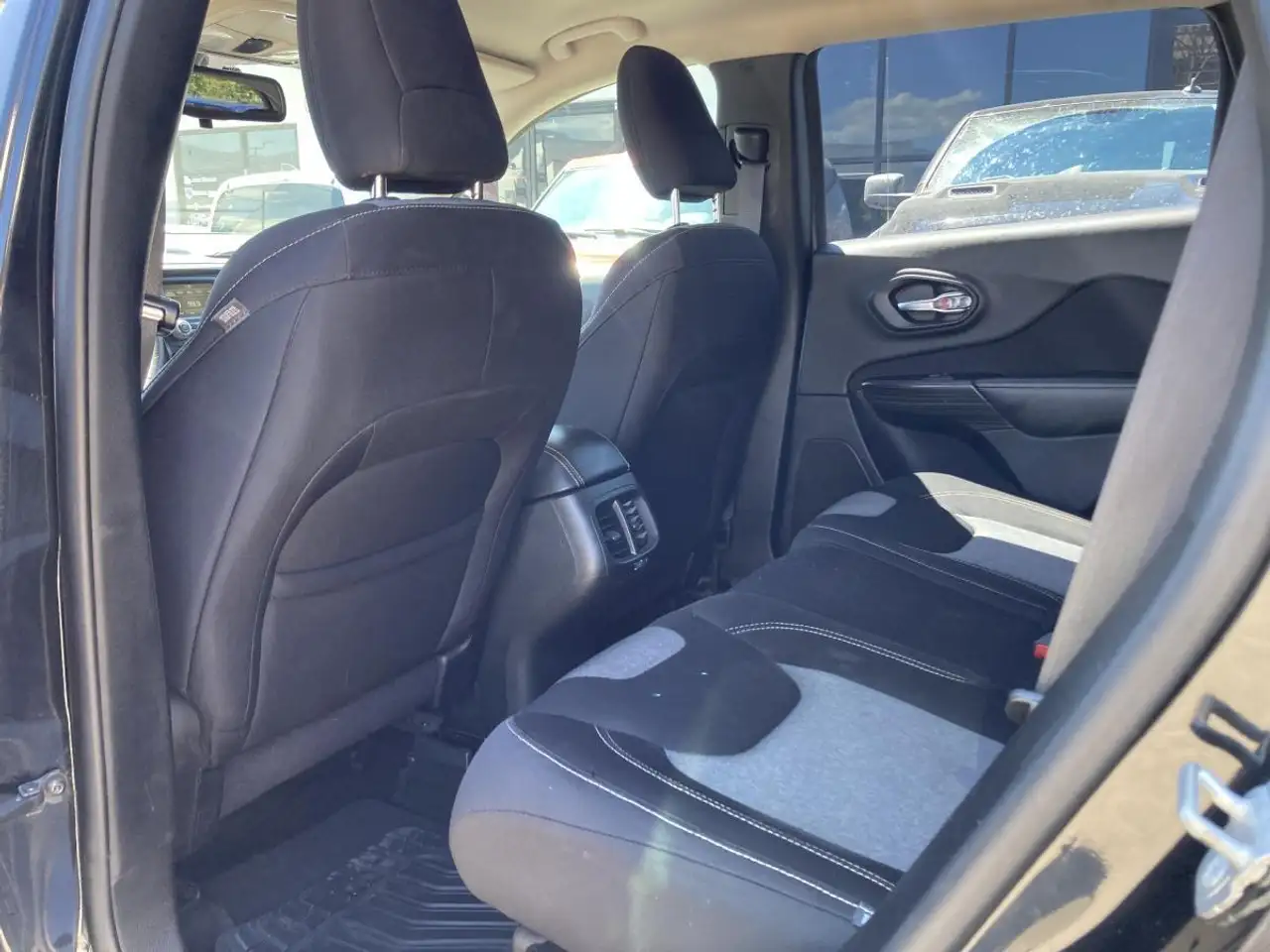 Jeep Cherokee снимка Jeep Cherokee