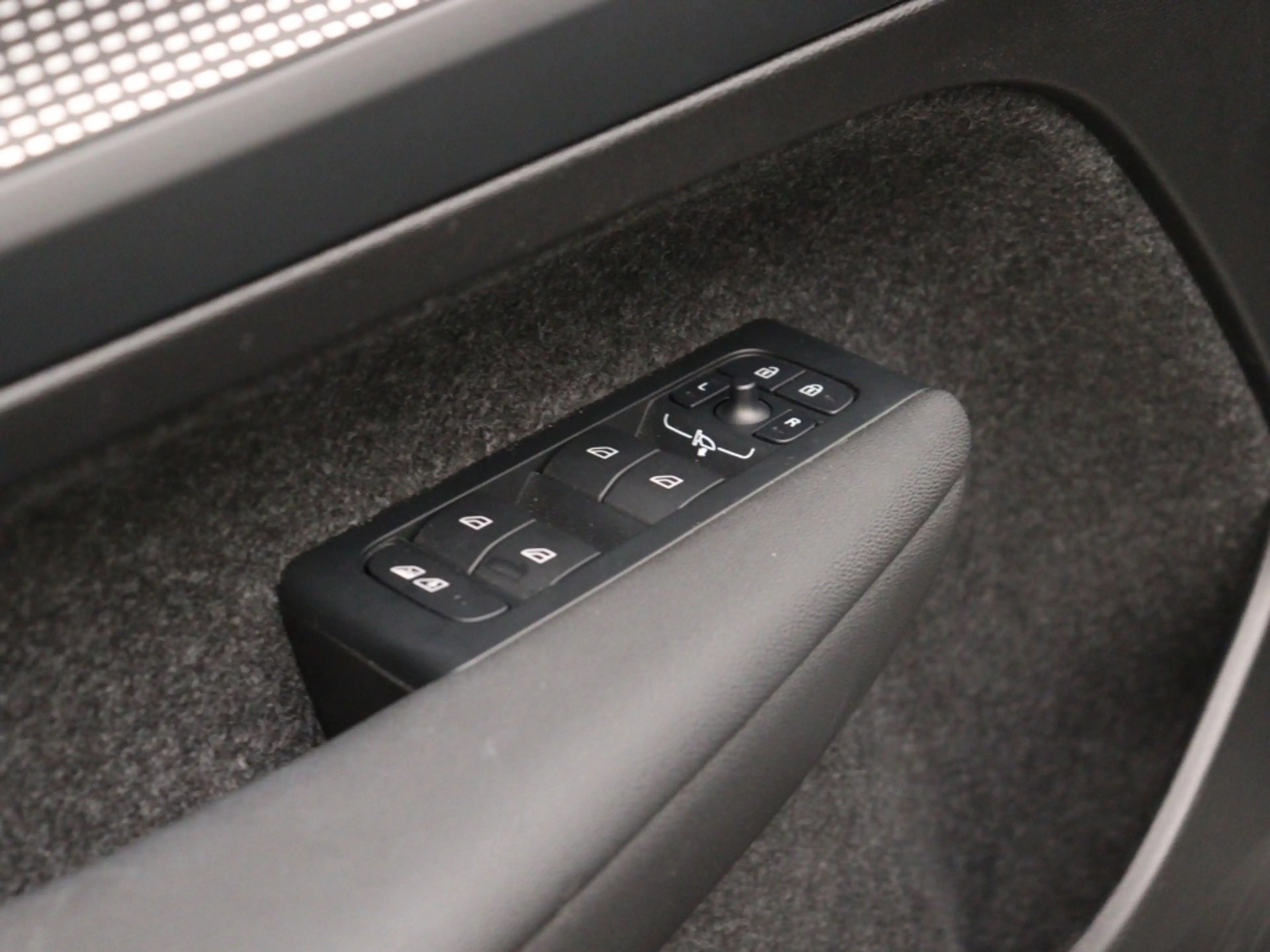 Volvo EC40 EXTENDED RANGE (SINGLE) PLUS 20INCH HARMAN KARDON — photo 13