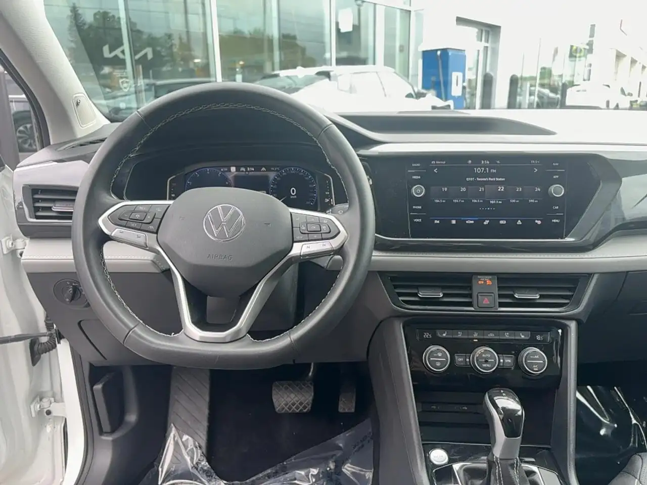 Volkswagen Taos photo Volkswagen Taos