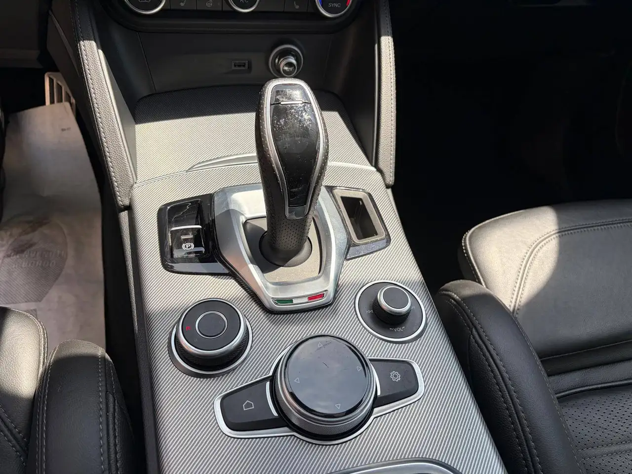 Alfa Romeo Stelvio 2022 — фото 14