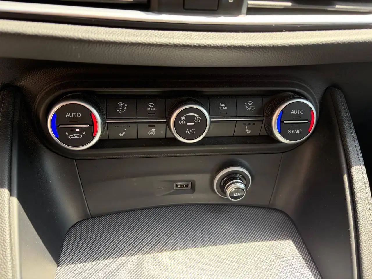 Alfa Romeo Stelvio 2022 — фото 13