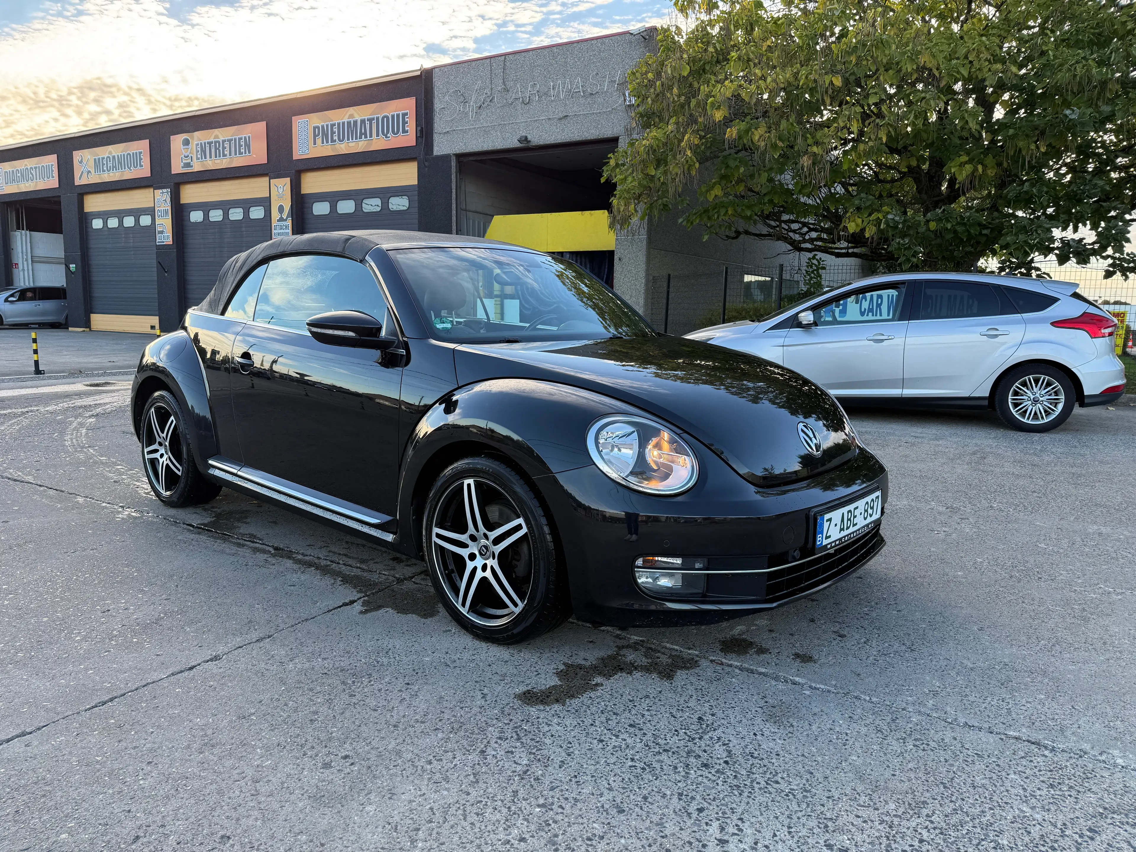 Volkswagen Beetle Beetle Cabriolet 1.2 TSI Design — photo 3