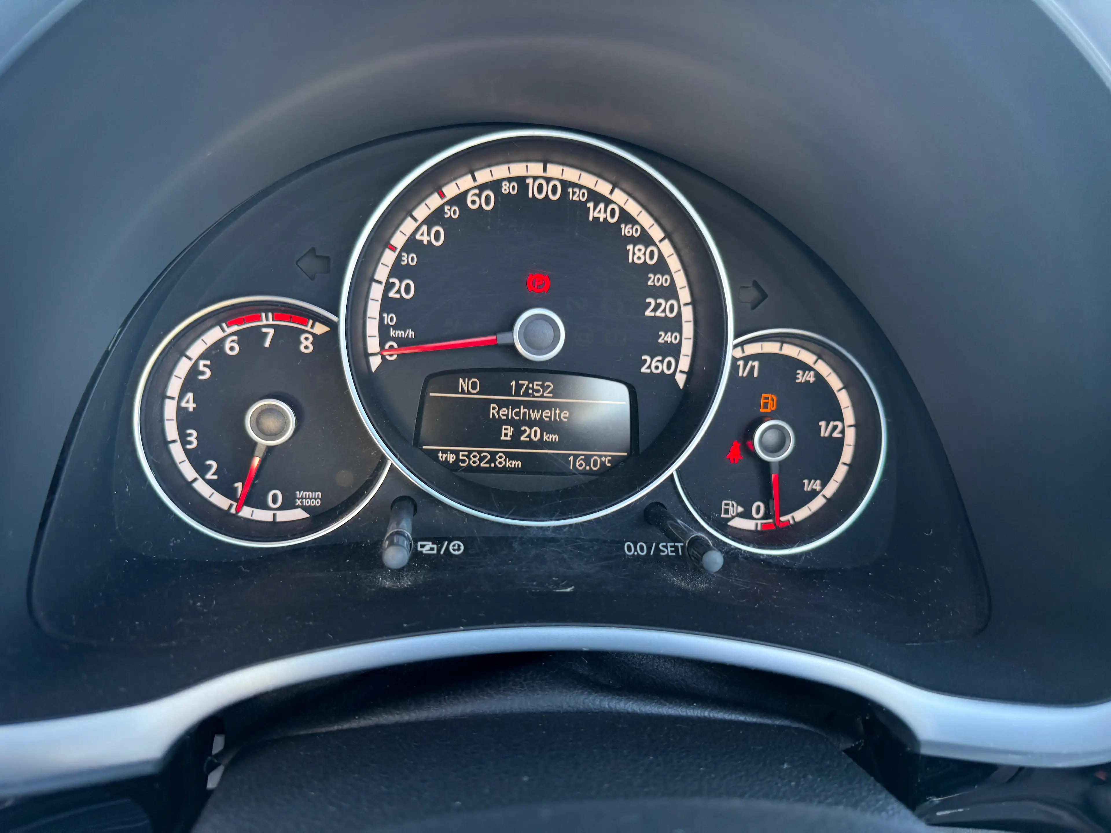 Volkswagen Beetle Beetle Cabriolet 1.2 TSI Design — photo 15