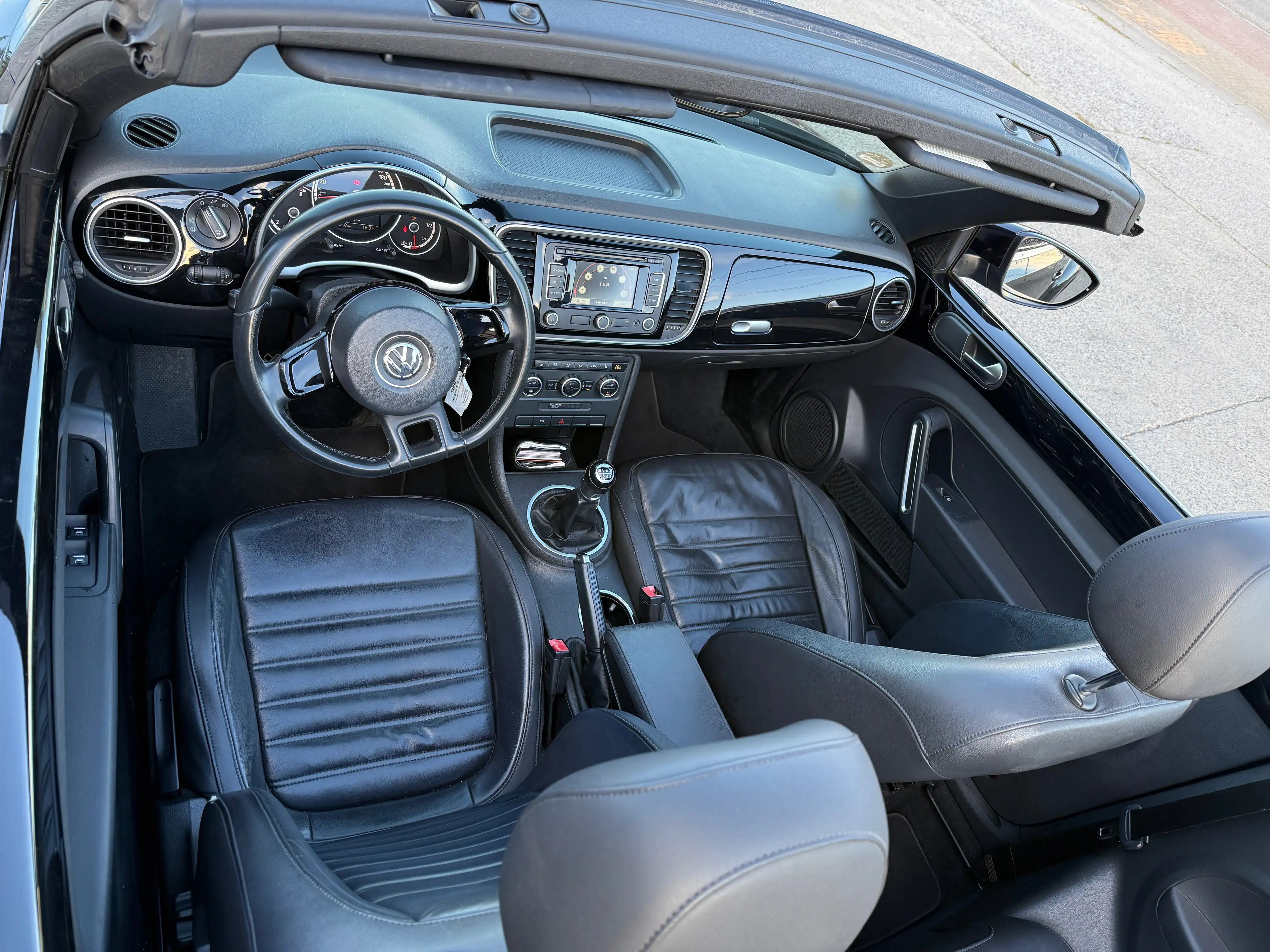 Volkswagen Beetle Beetle Cabriolet 1.2 TSI Design — photo 13