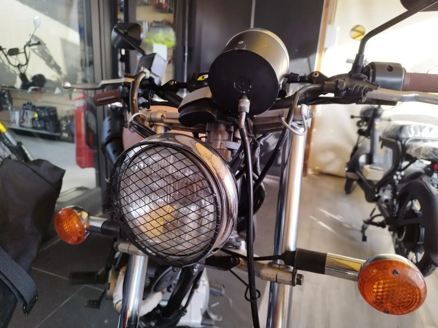 Suzuki VanVan 125 crna - 1