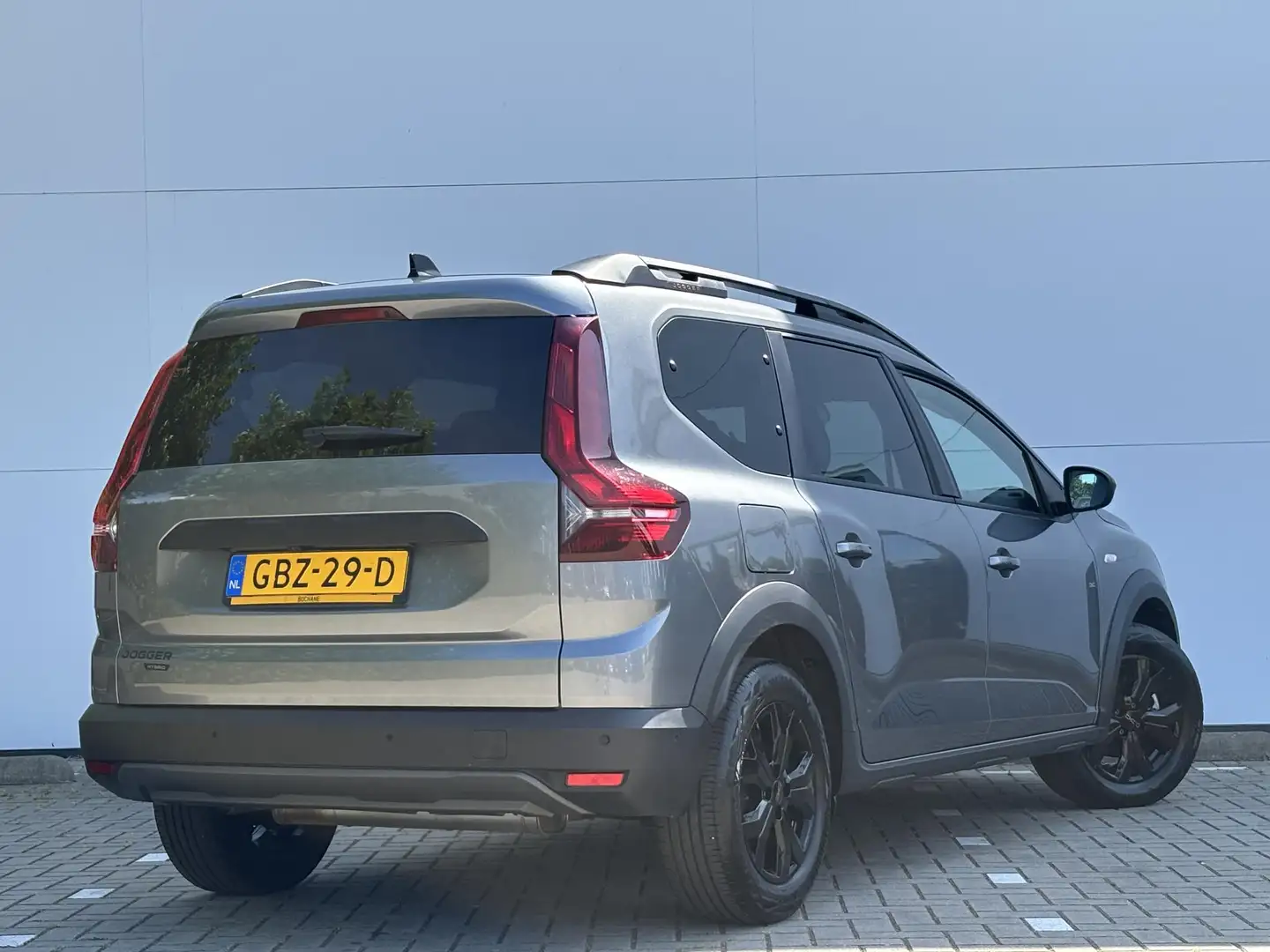Dacia Jogger 1.6 Hybrid 140 Extreme 7p. Grijs - 2