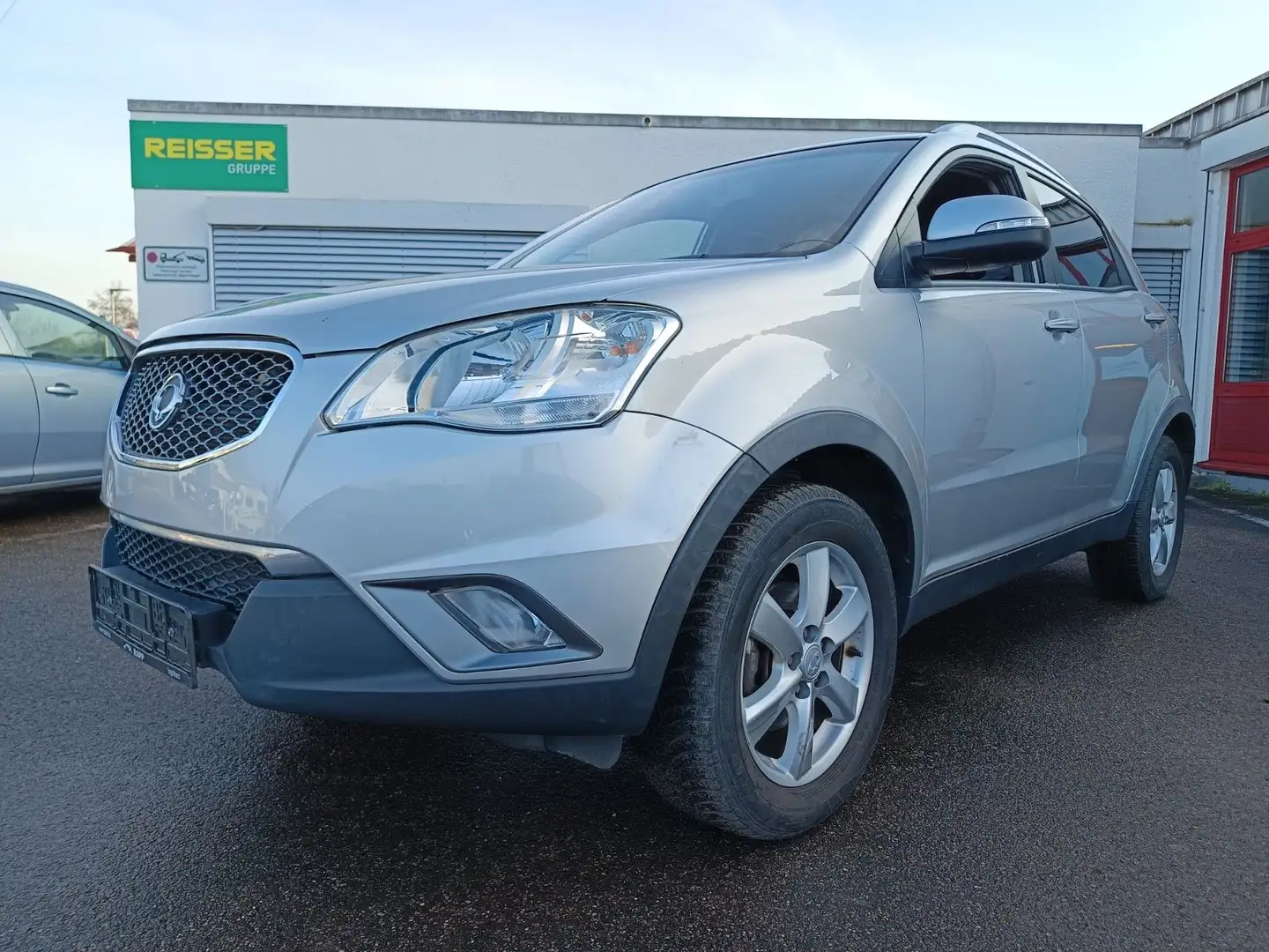 SsangYong Korando Crystal 4x2 / 1.Hand Silber - 1