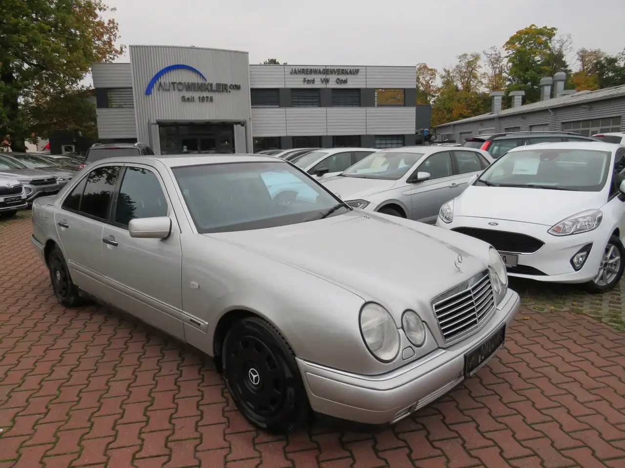 Mercedes-Benz E 240