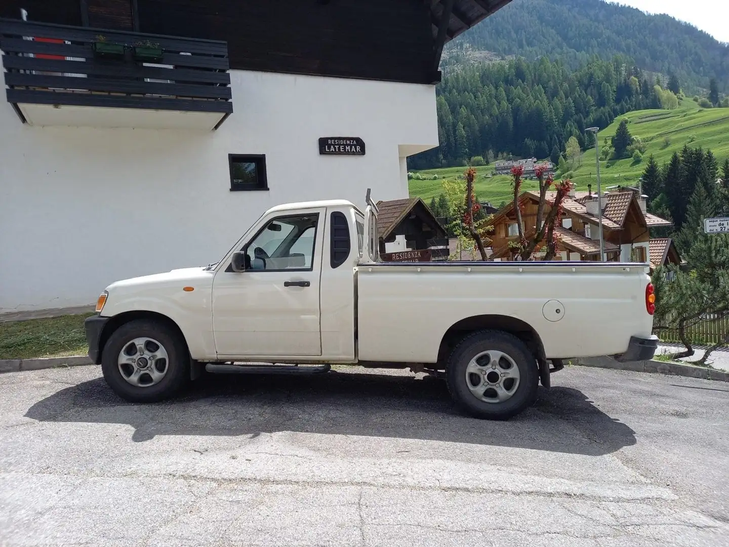 Mahindra Goa Goa Pick Up 2.2 mhawk 16v sc 2wd E4 Белый - 1