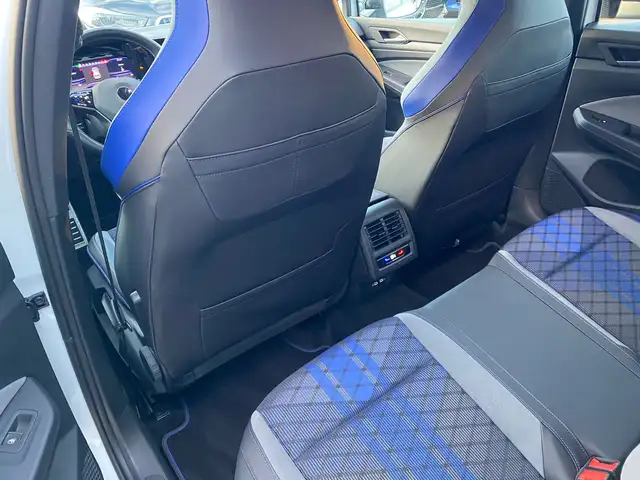 Volkswagen Golf view 9