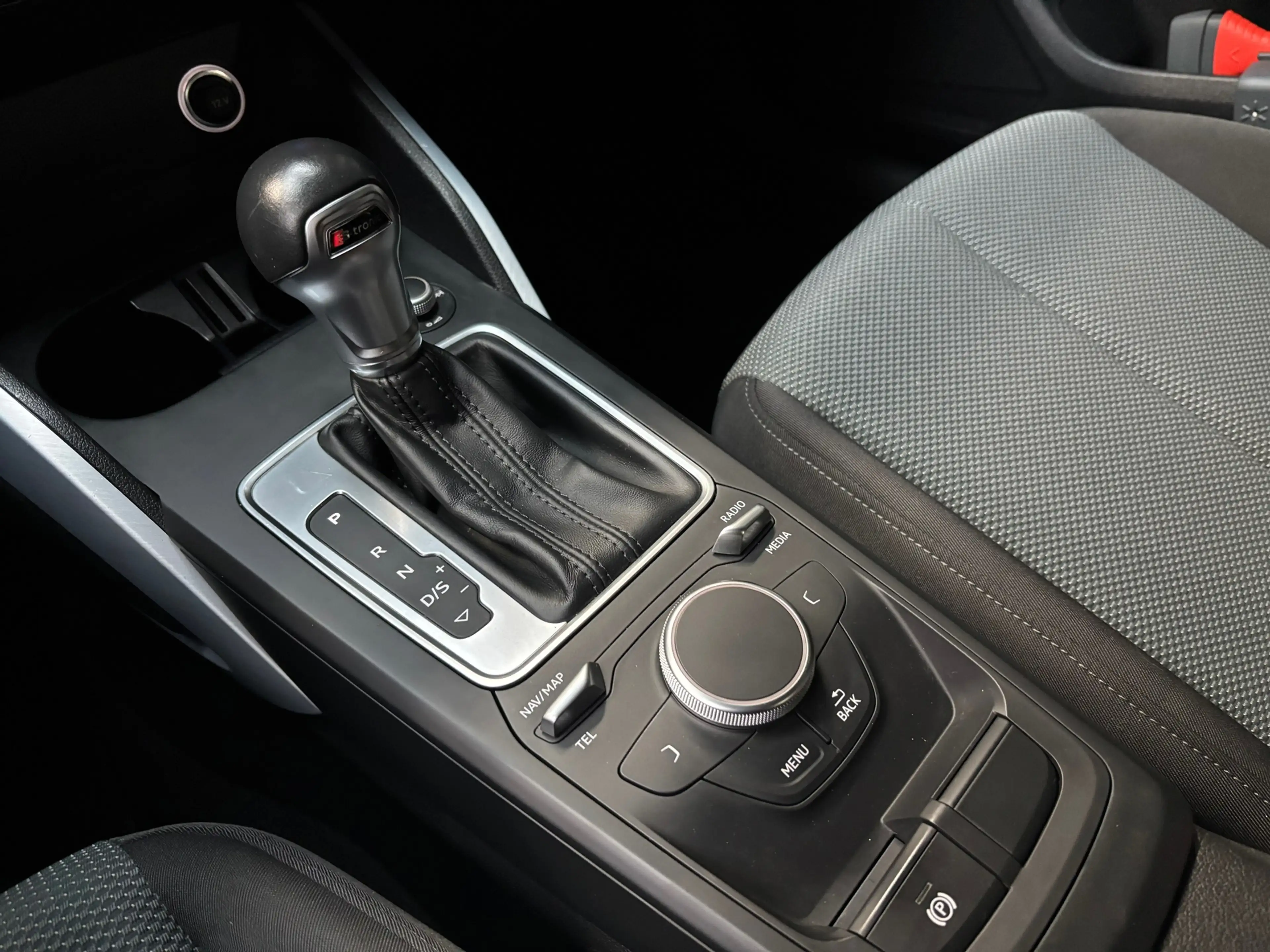 Audi Q2 1.0 TFSI Sport Pro Line S / Navigatie — photo 28