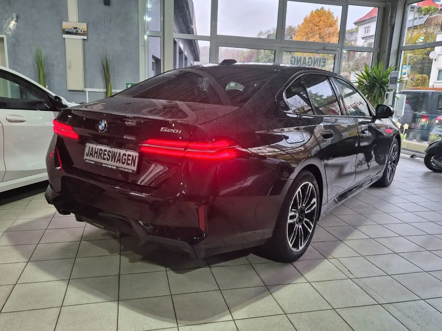 BMW 520 i M Sport/MwSt./LED Aktiv/Memory/NEUWERTIG Noir - 2